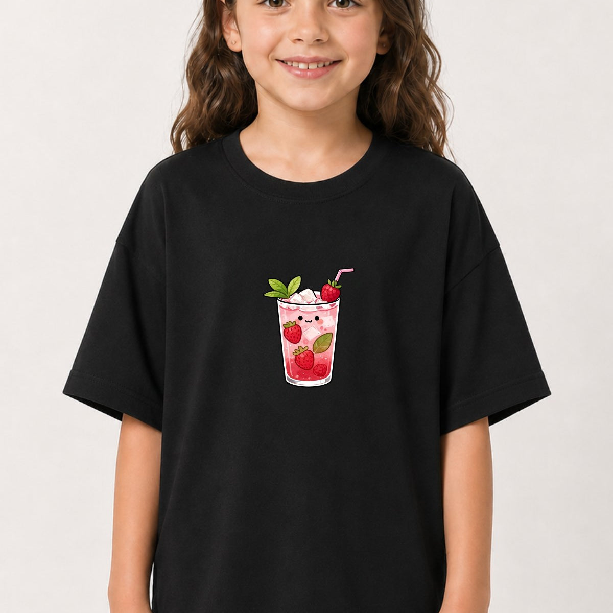 Kız Çocuk Oversize Tişört Strawberry Pop Baskılı Siyah – Bisiklet Yaka, Rahat Kalıp, %100 Pamuk
