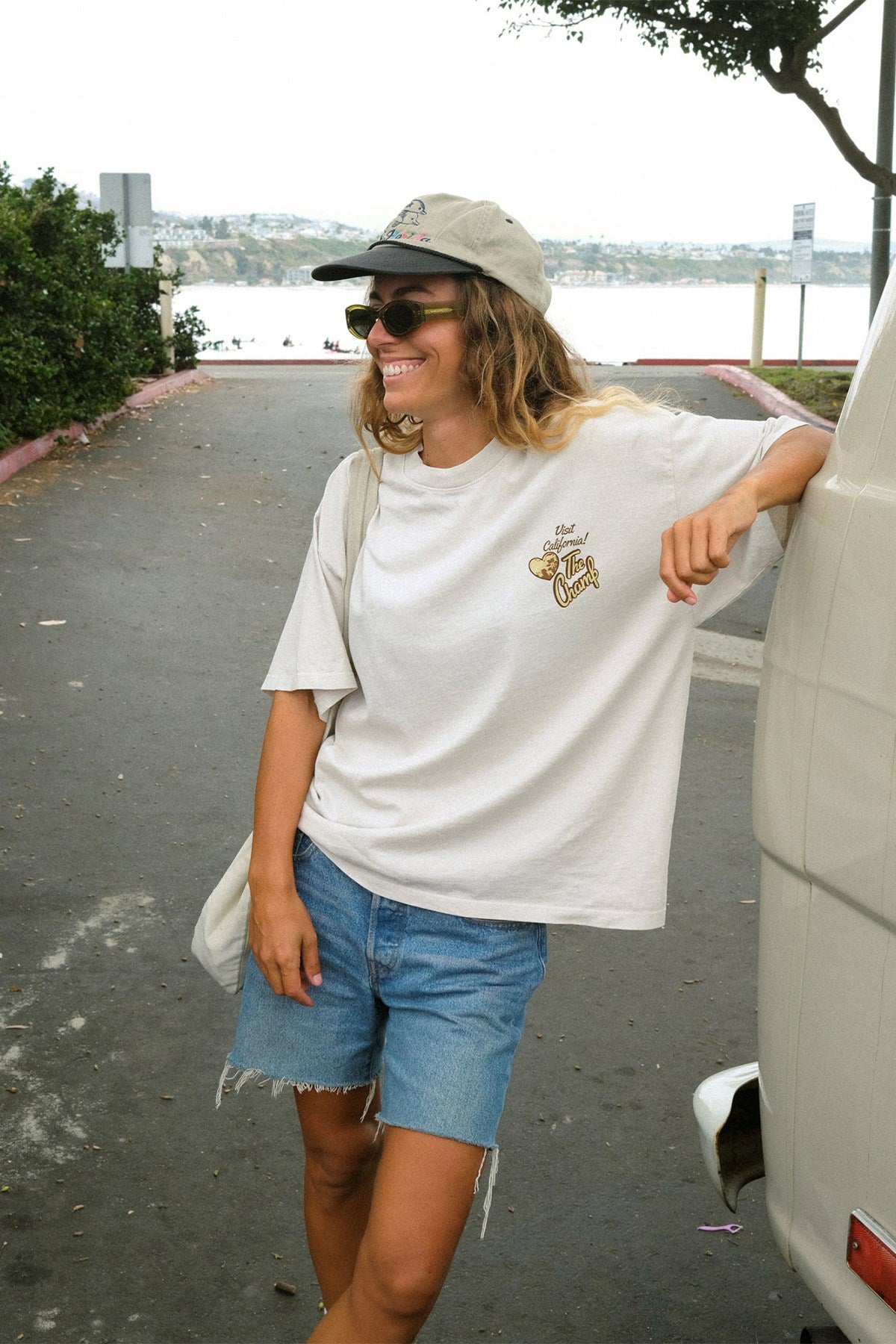 Kadın Oversize Tişört California Dreams Baskılı Beyaz – %100 Pamuk Compact Süprem 24/1