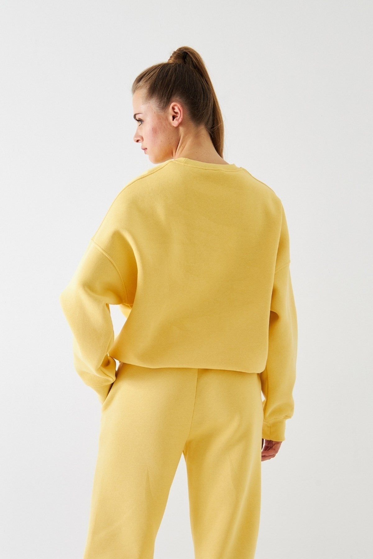 Kadın Oversize Sweatshirt Sun & Moon Baskılı Sarı – Bisiklet Yaka, 3 İplik Şardonlu Polar