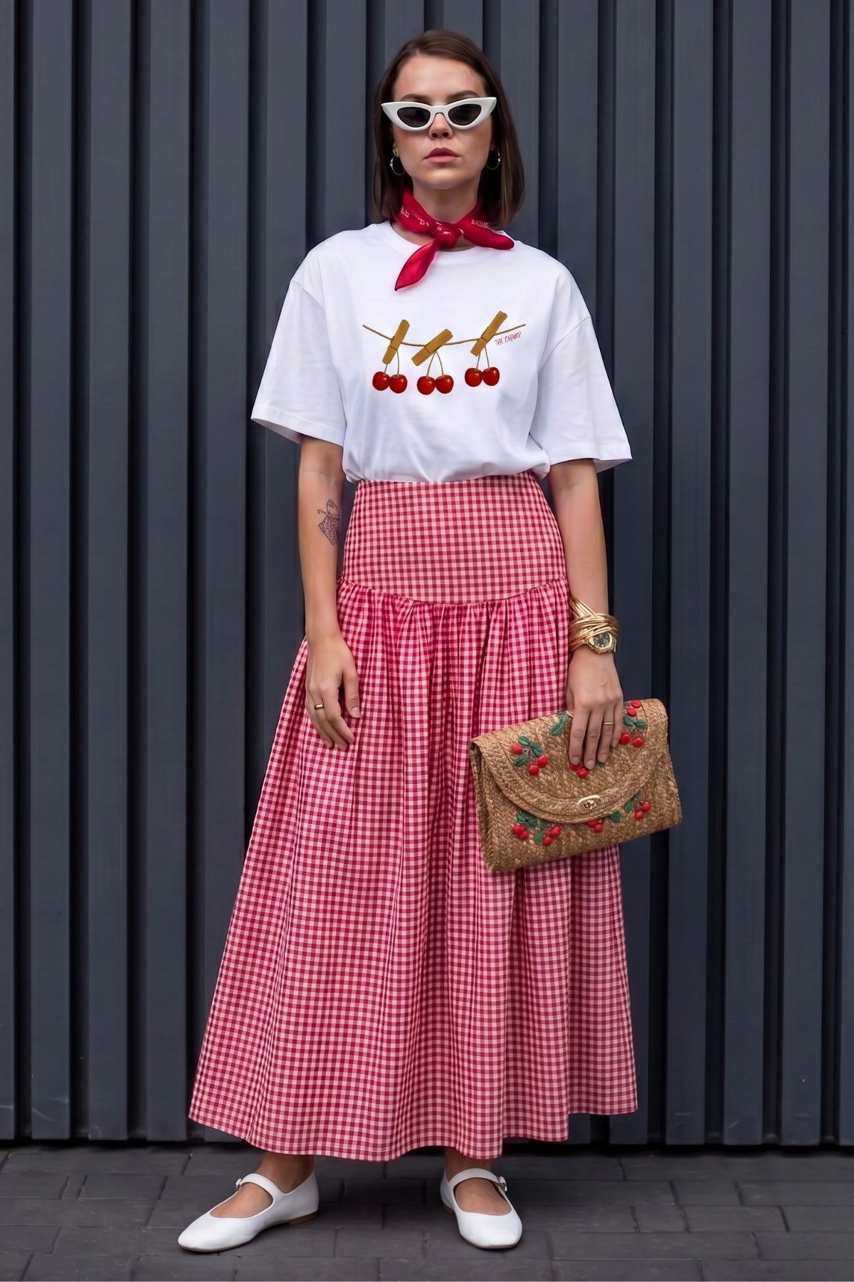 Kadın Oversize Tişört Cherry Mood Baskılı Beyaz – Bisiklet Yaka, Rahat Kalıp, %100 Pamuk
