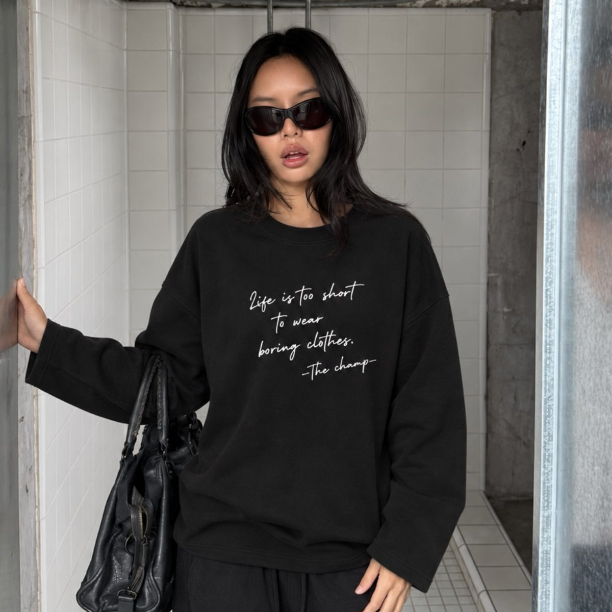 Kadın Relaxed Fit Sweatshirt Life Is Too Short Baskılı Siyah – Bisiklet Yaka, 3 İplik Şardonsuz