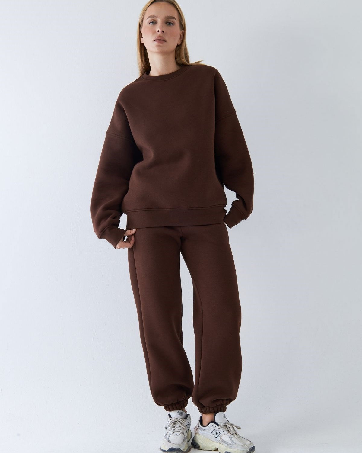 Unisex Oversize Eşofman Takımı Basic Kahverengi – Bisiklet Yaka, Lastikli Paça, 3 İplik Polar