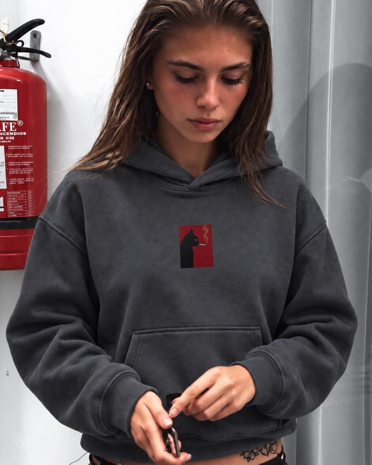 Kadın Oversize Hoodie Noir Cat Baskılı Füme – Kapüşonlu, Kanguru Cepli, 3 İplik Şardonlu Polar