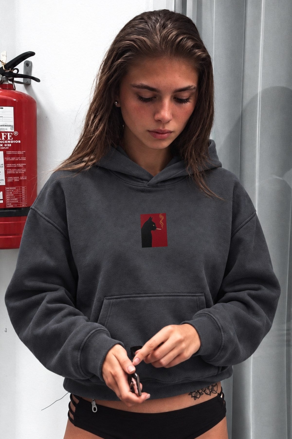 Kadın Oversize Hoodie Noir Cat Baskılı Füme – Kapüşonlu, Kanguru Cepli, 3 İplik Şardonlu Polar