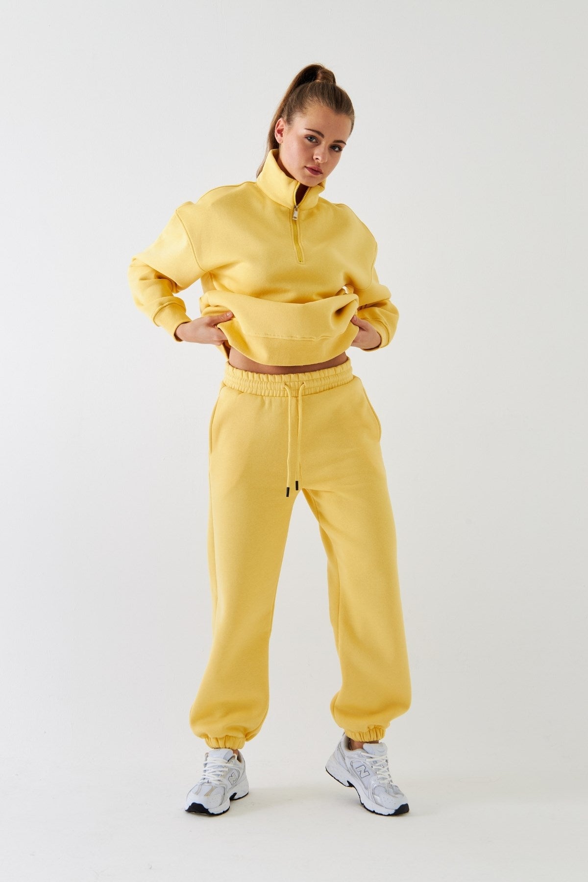 Unisex Oversize Eşofman Takımı Basic Sarı – Fermuarlı Dik Yaka, Lastikli Paça, 3 İplik Polar