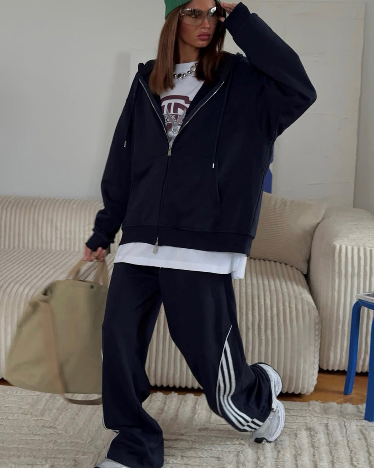 Kadın Oversize Eşofman Takımı Lacivert – Kapüşonlu Fermuarlı, Şerit Detaylı, Bağcıklı Bel, Bol paça