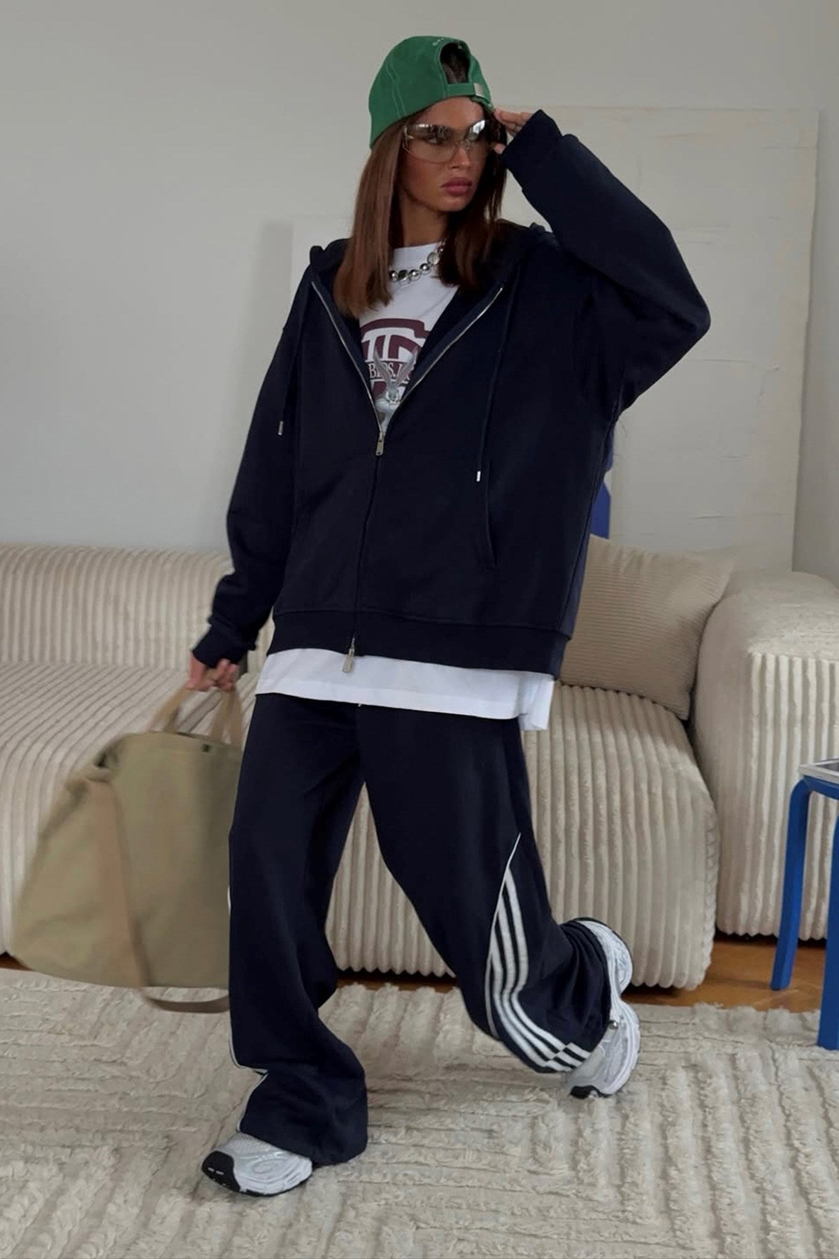 Kadın Oversize Eşofman Takımı Lacivert – Kapüşonlu Fermuarlı, Şerit Detaylı, Bağcıklı Bel, Bol paça