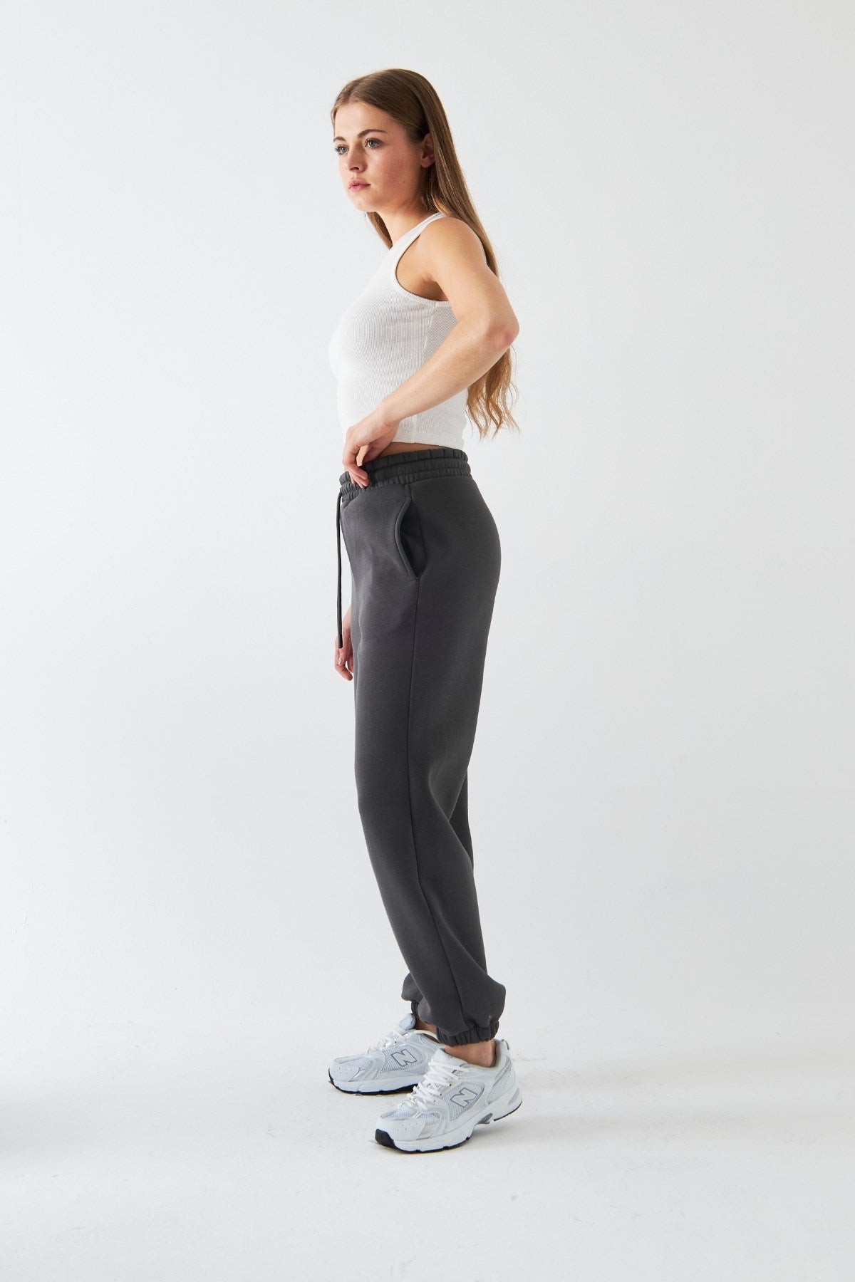 Oversize Unisex Eşofman Altı Füme – 3 İplik Şardonlu, Paça-Bel Lastikli, Cepli, Modern Rahat Kesim