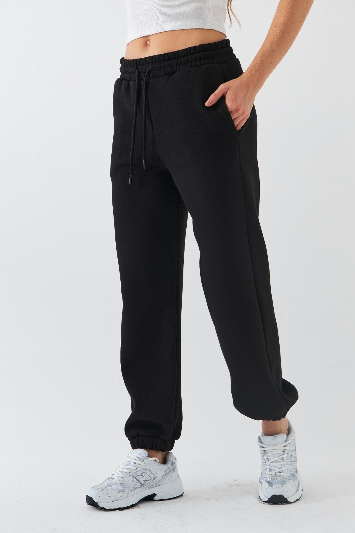 Oversize Unisex Eşofman Altı Siyah – 3 İplik Şardonlu, Paça-Bel Lastikli, Cepli, Modern Rahat Kesim