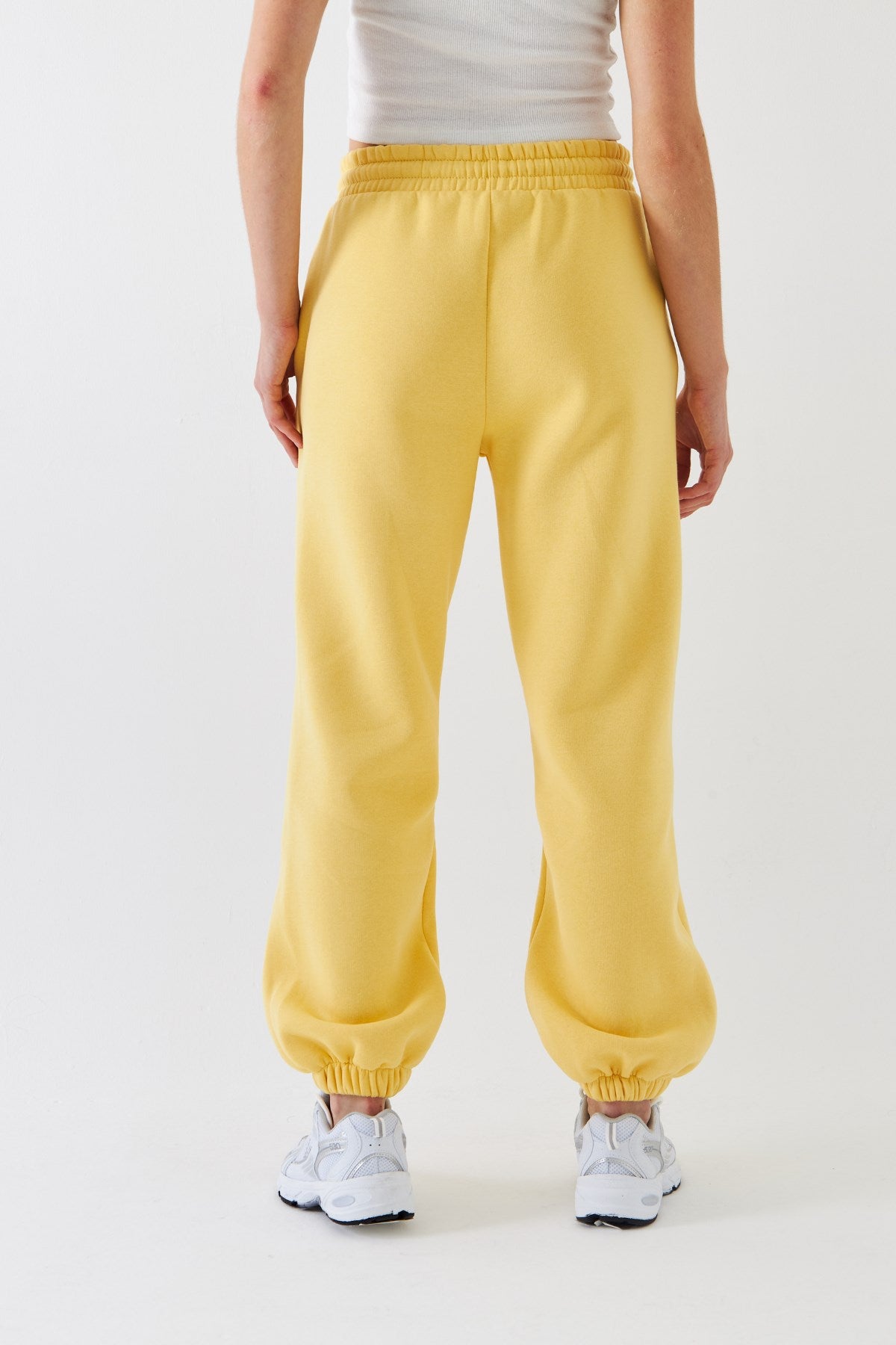 Oversize Unisex Eşofman Altı Sarı – 3 İplik Şardonlu, Paça-Bel Lastikli, Cepli, Modern Rahat Kesim