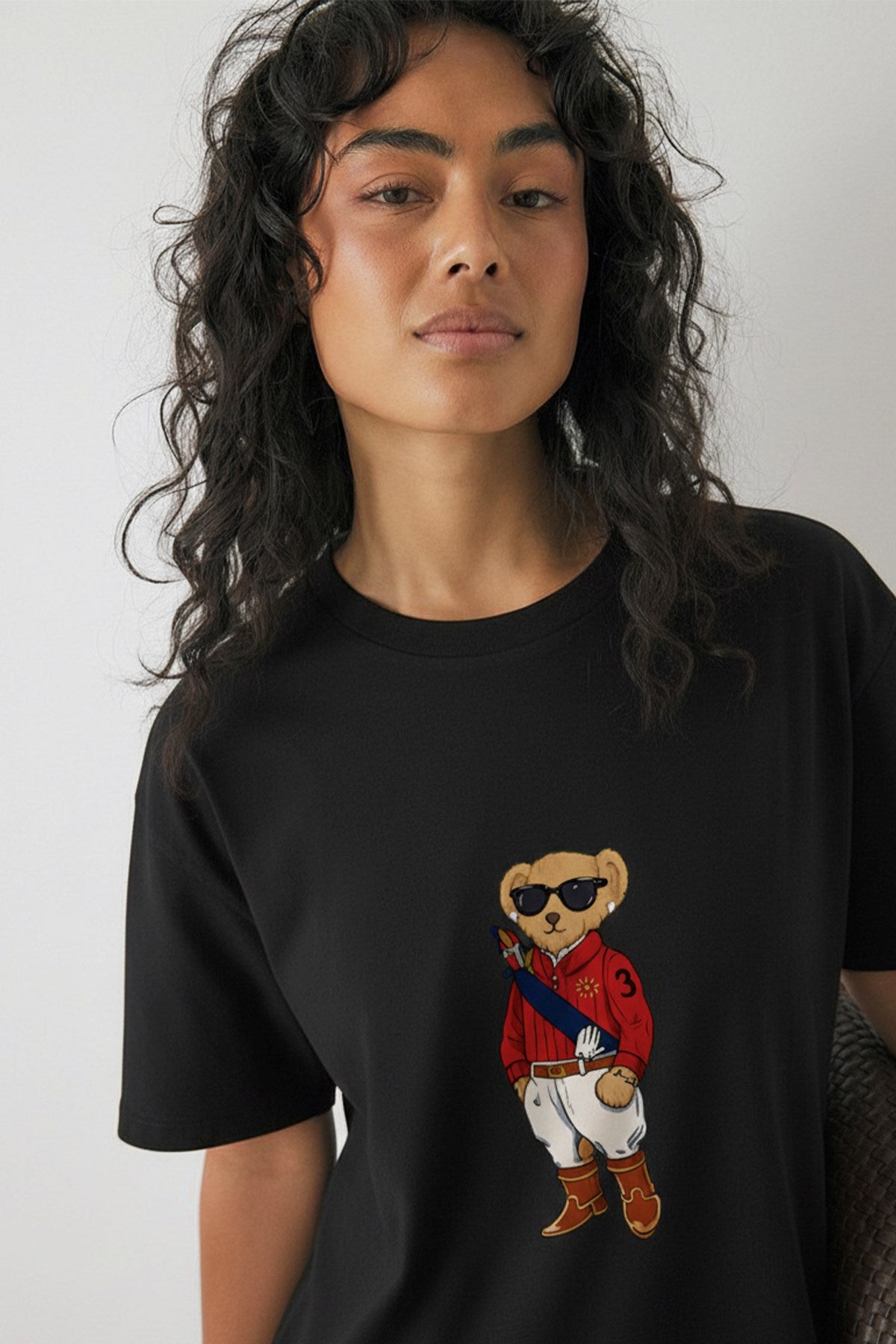 Kadın Oversize Tişört MILO Bear Baskılı Siyah – Bisiklet Yaka, Rahat Kalıp, %100 Pamuk