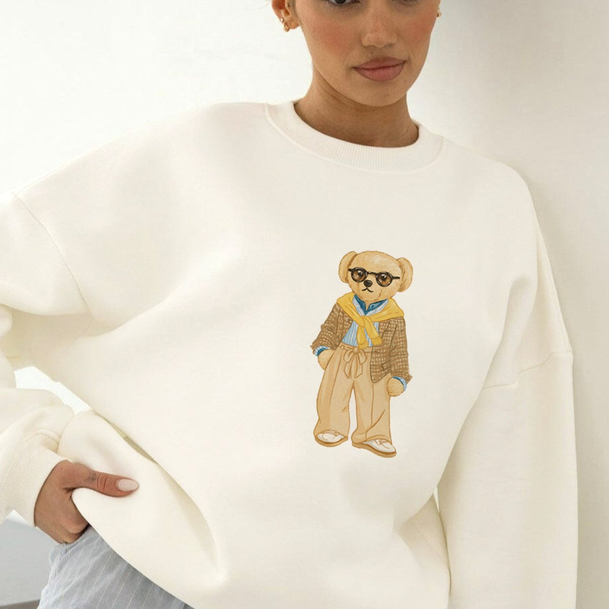 Kadın Oversize Sweatshirt Gentleman Bear Baskılı Beyaz – Bisiklet Yaka, 3 İplik Şardonlu