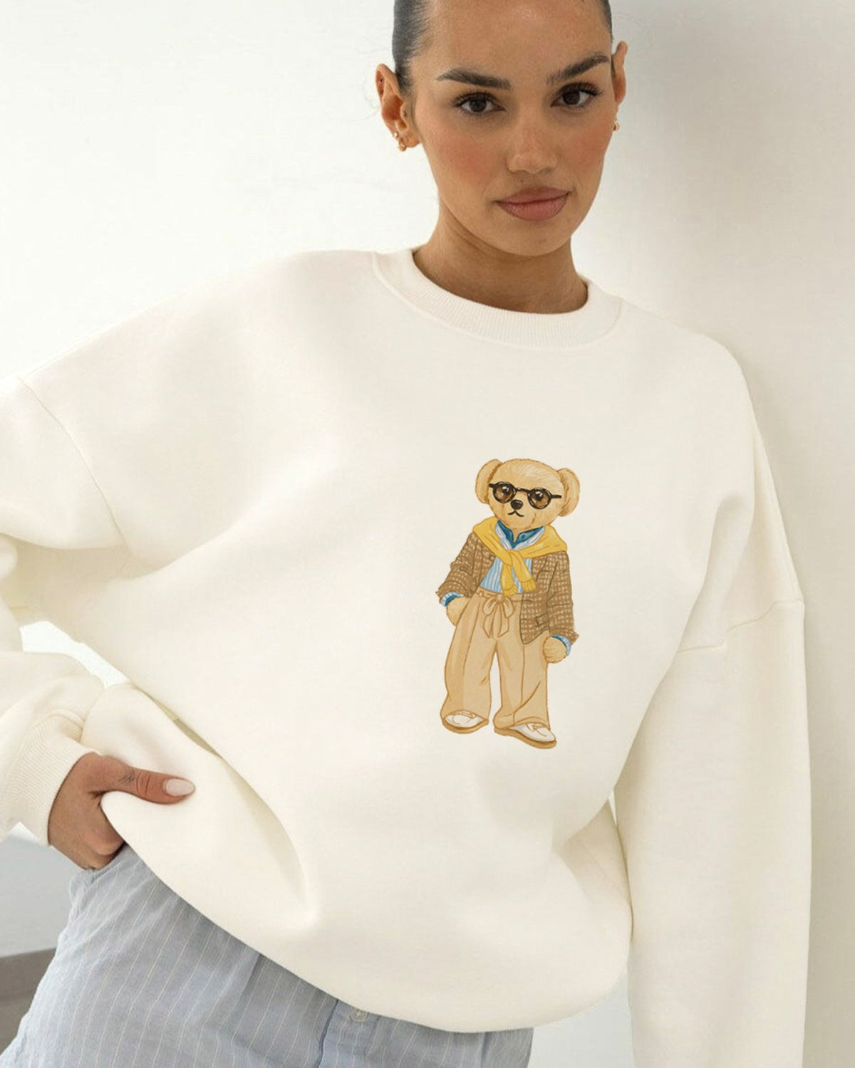 Kadın Oversize Sweatshirt Gentleman Bear Baskılı Beyaz – Bisiklet Yaka, 3 İplik Şardonlu