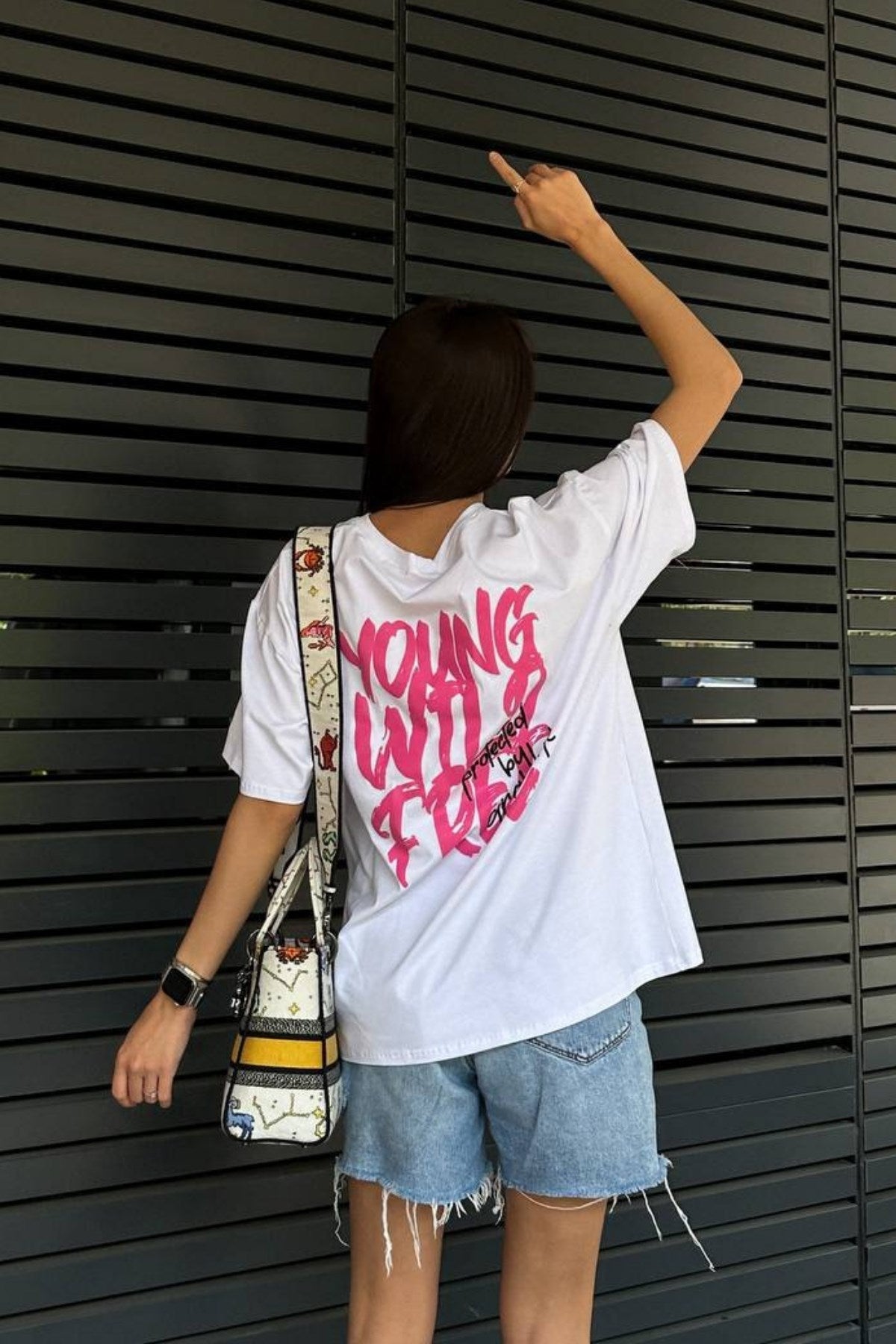 Erkek Oversize Tişört Young Wild Free Baskılı Beyaz – Sevgililer Günü, Couple, Hediye,  %100 Pamuk
