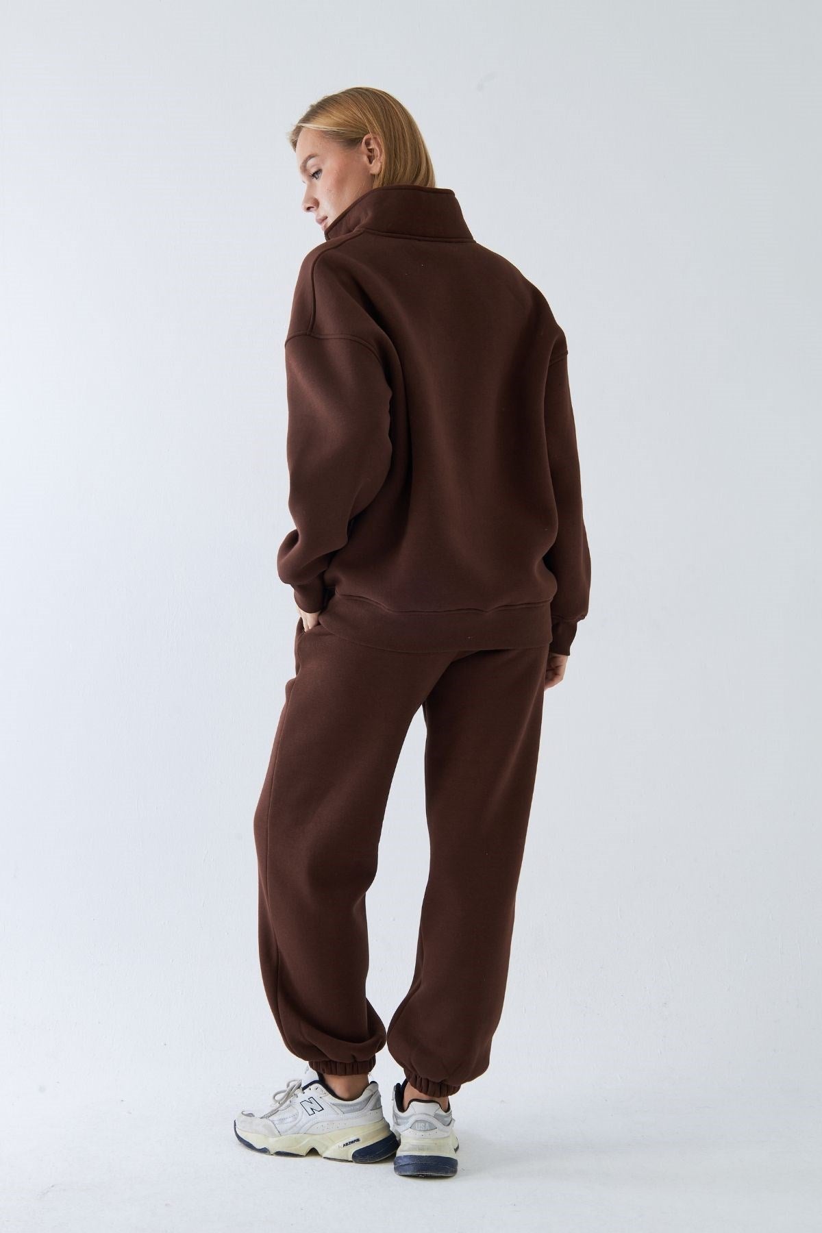 Unisex Oversize Eşofman Takımı Basic Kahverengi – Fermuarlı Dik Yaka, Lastikli Paça, 3 İplik Polar