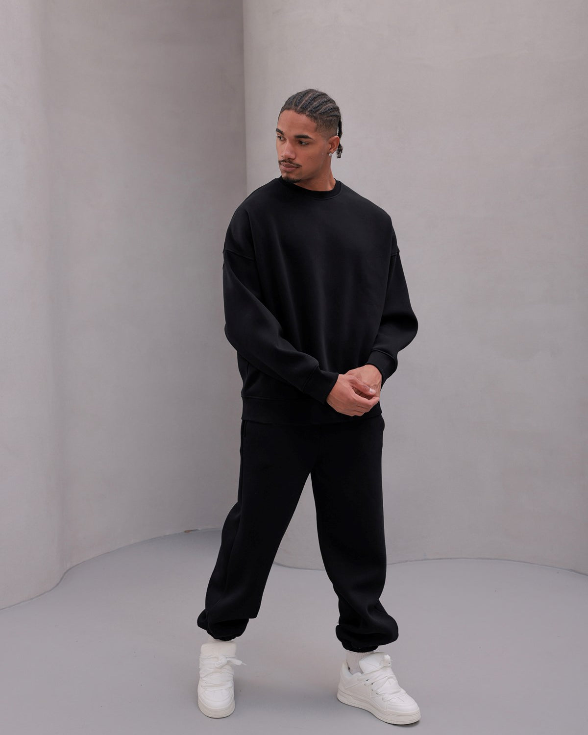 Erkek Oversize Eşofman Takımı Basic Siyah – Bisiklet Yaka, Lastikli Paça, 3 İplik Şardonlu