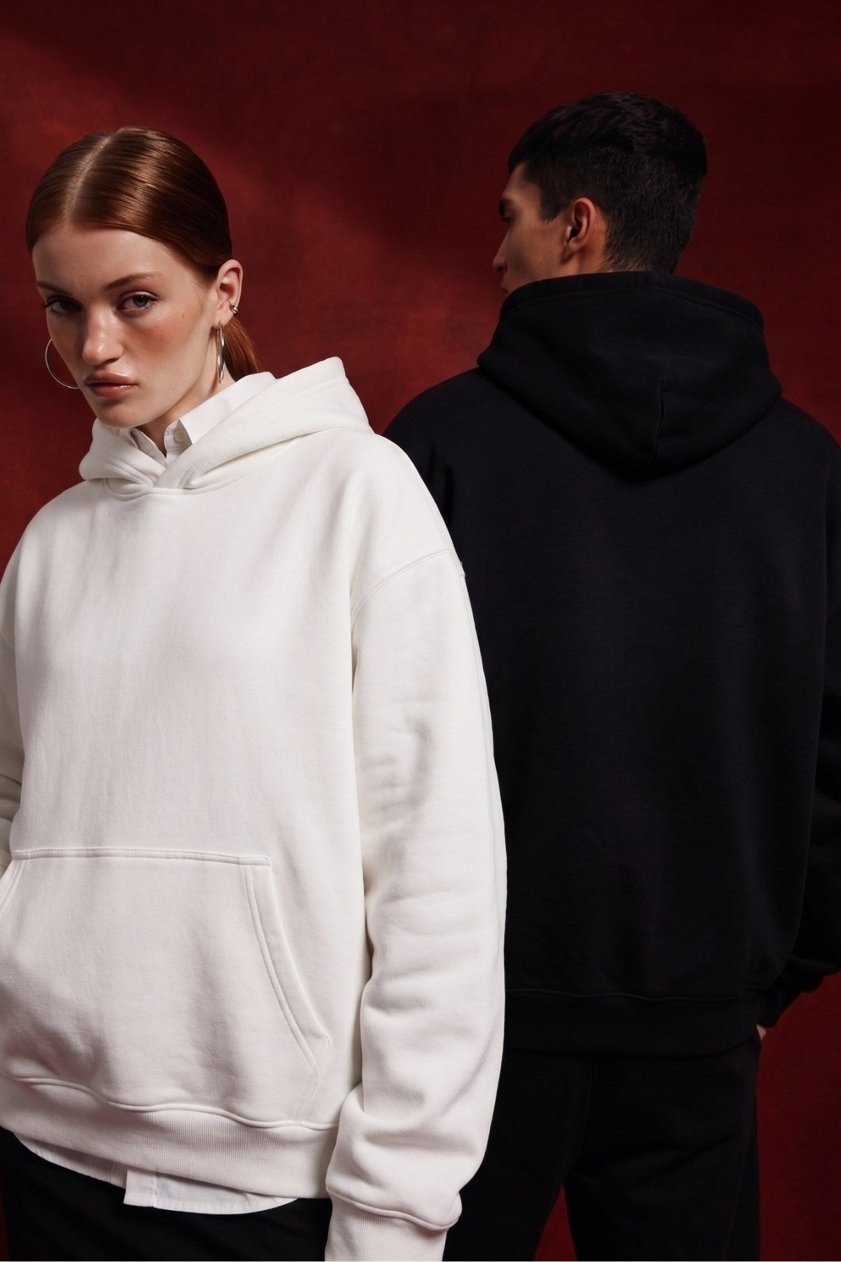 Unisex 2’li Oversize Basic Hoodie Siyah & Beyaz – Kapüşonlu, Cepli, 3 İplik Şardonlu Polar