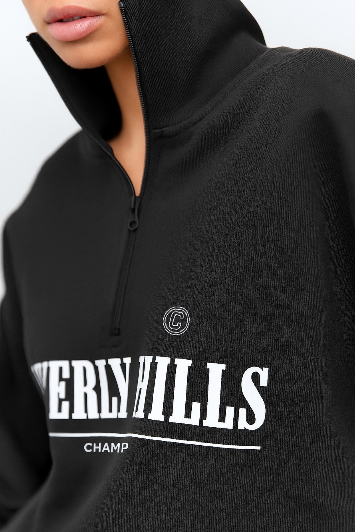Kadın Siyah Beverly Hills Yazılı Fermuarlı Yarım Balıkçı Yaka Sweatshirt – Rahat Oversize
