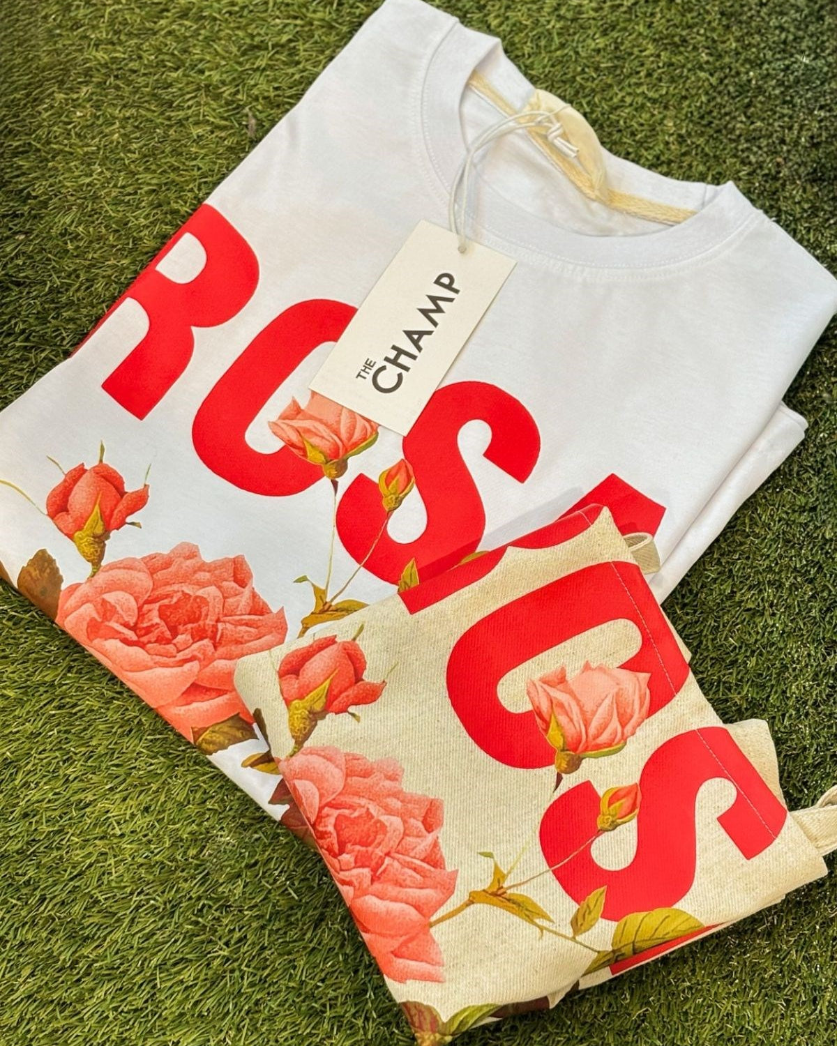 Rosa Fiore Gül Baskılı Kadın Oversize Tişört + Bez Çanta Hediyeli Kombin – %100 Pamuk