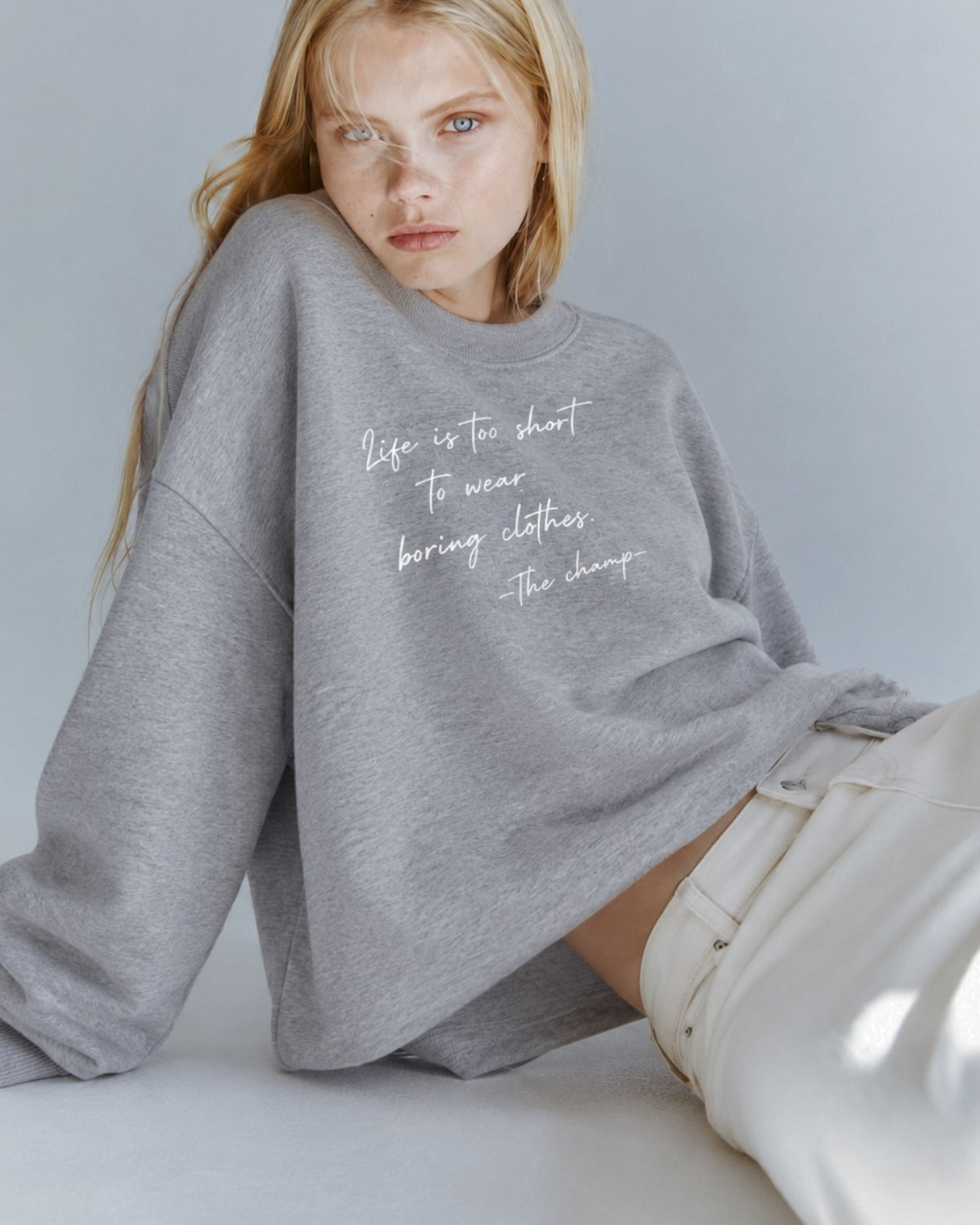 Kadın Relaxed Fit Sweatshirt Life Is Too Short Baskılı Gri Melanj – Bisiklet Yaka, 3 İplik Şardonsuz