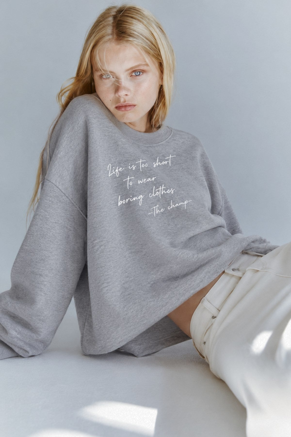 Kadın Relaxed Fit Sweatshirt Life Is Too Short Baskılı Gri Melanj – Bisiklet Yaka, 3 İplik Şardonsuz