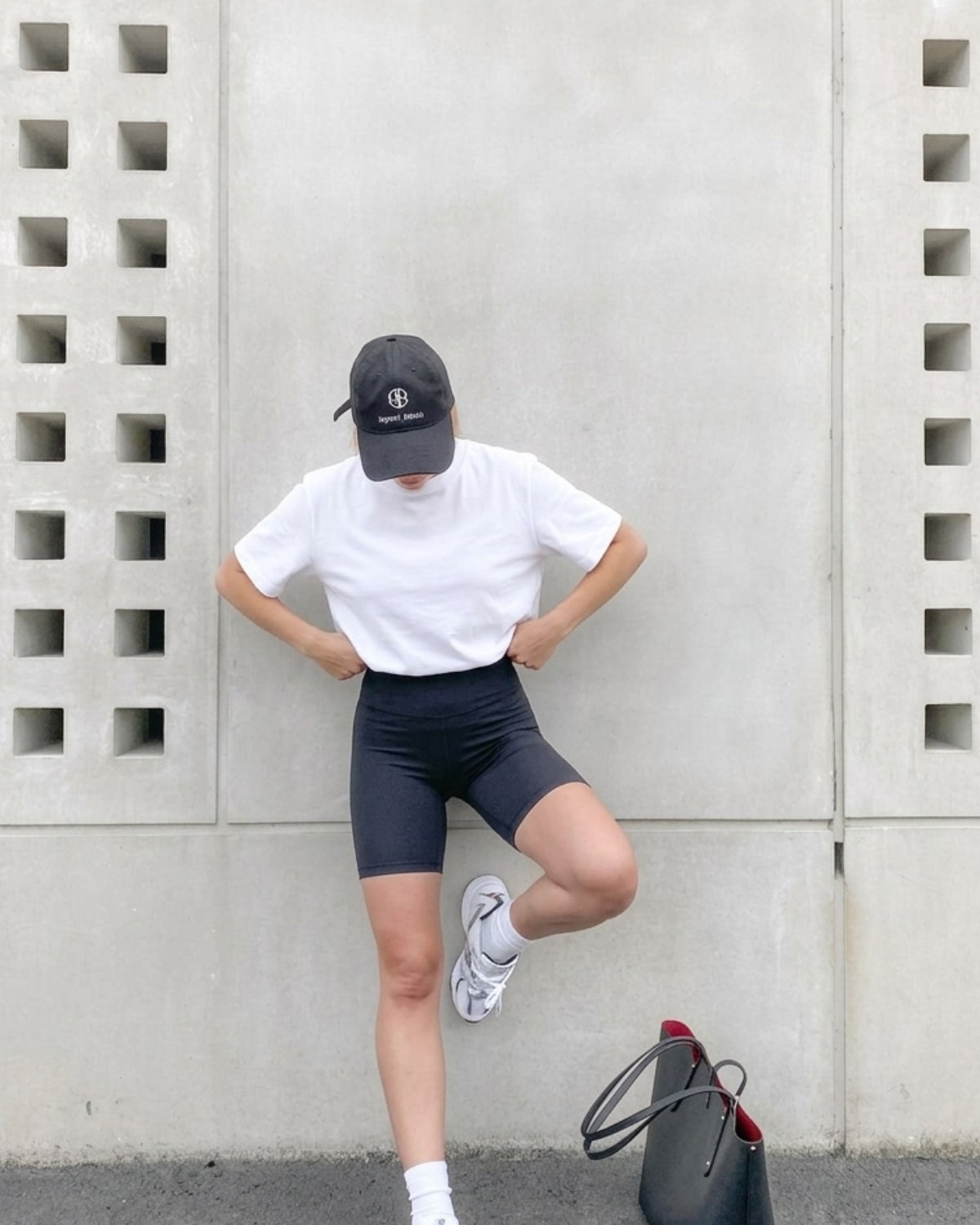 Kadın Oversize Basic Tişört Beyaz – Bisiklet Yaka, Rahat Kalıp, Yazılık, %100 Pamuk