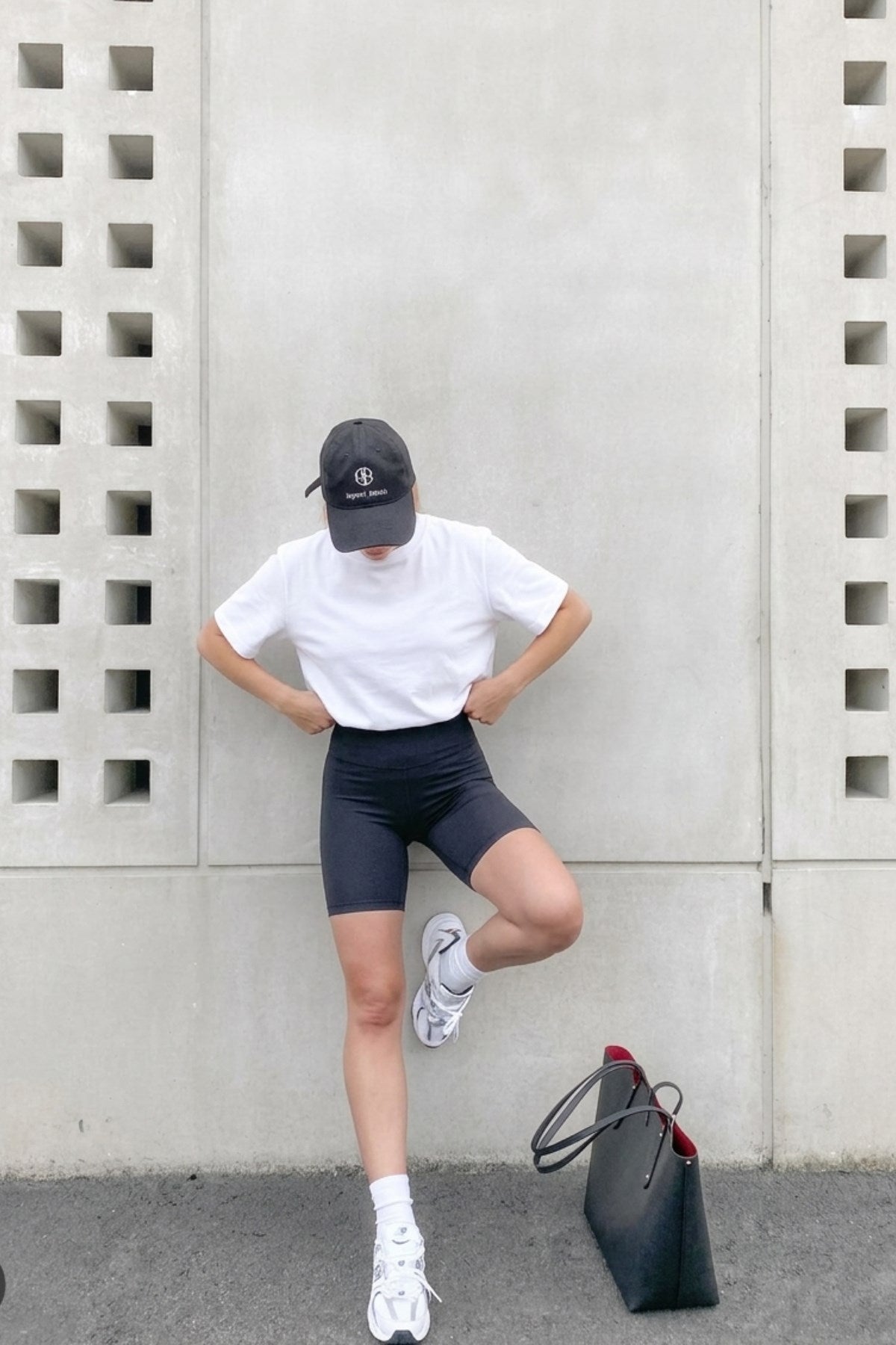 Kadın Oversize Basic Tişört Beyaz – Bisiklet Yaka, Rahat Kalıp, Yazılık, %100 Pamuk