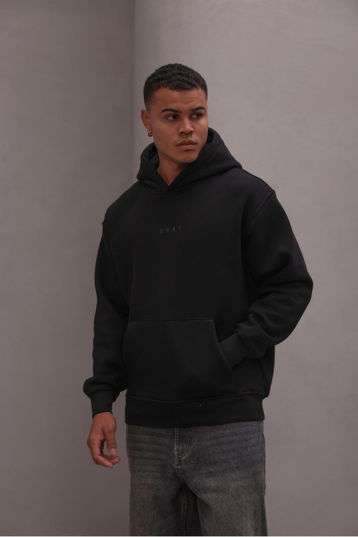 Erkek Oversize Sweatshirt Hoodie CHMP Yazlı Baskılı Siyah – Kapüşonlu, 3 İplik Polar, Kanguru Cepli