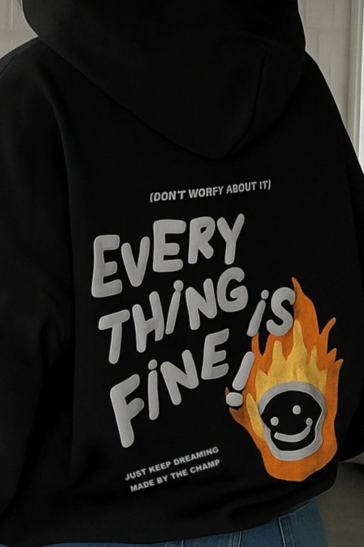  Every Thing Is Fine Baskılı Unisex Siyah Kapüşonlu Sweatshirt – 3 İplik Şardonlu Kumaş