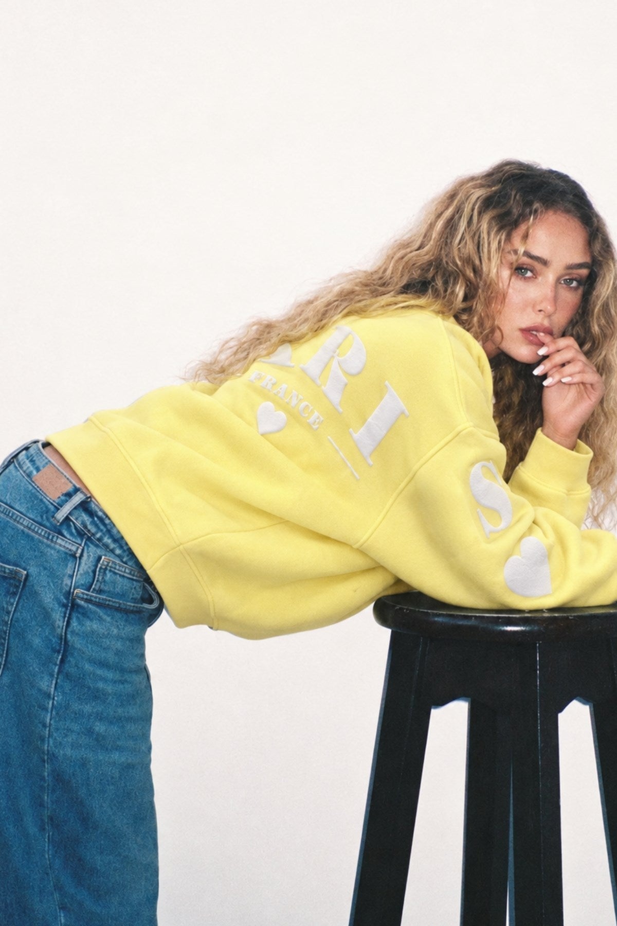 Kadın Oversize Sweatshirt Paris 3D Baskılı Sarı – Bisiklet Yaka, Kol ve Sırt Baskılı, 3 İplik