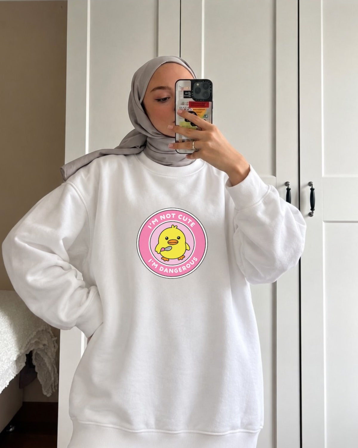 Kadın Oversize Sweatshirt Elbise Dangerous Chick Baskılı Beyaz – Uzun Boy, 3 İplik Şardonlu Polar