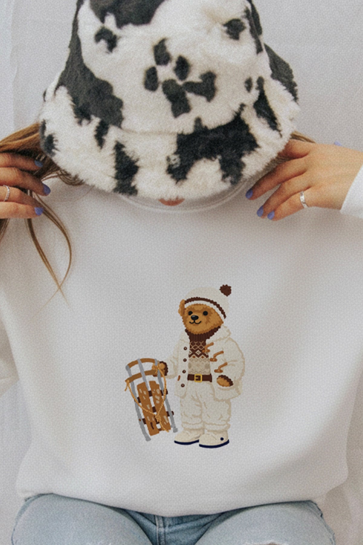 Kadın Oversize Sweatshirt Quiet Club 3D Baskılı Beyaz – Bisiklet Yaka, 3 İplik Şardonlu Polar