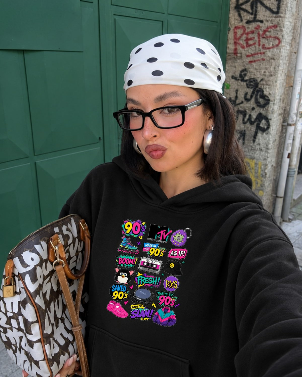 Kadın Oversize Hoodie Sweatshirt 90s Pop Patch Baskılı Siyah – Kapüşonlu, Kanguru Cepli, 3 İplik