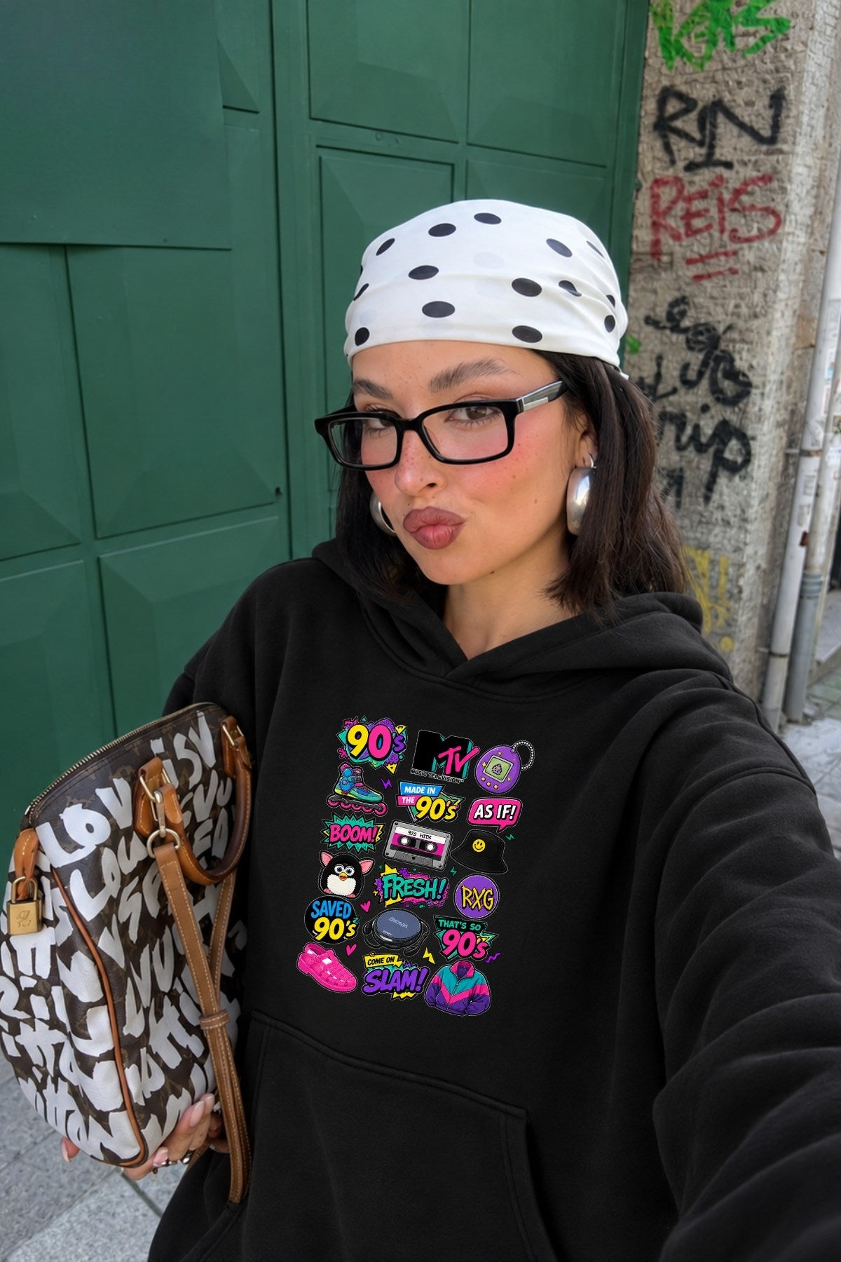 Kadın Oversize Hoodie Sweatshirt 90s Pop Patch Baskılı Siyah – Kapüşonlu, Kanguru Cepli, 3 İplik