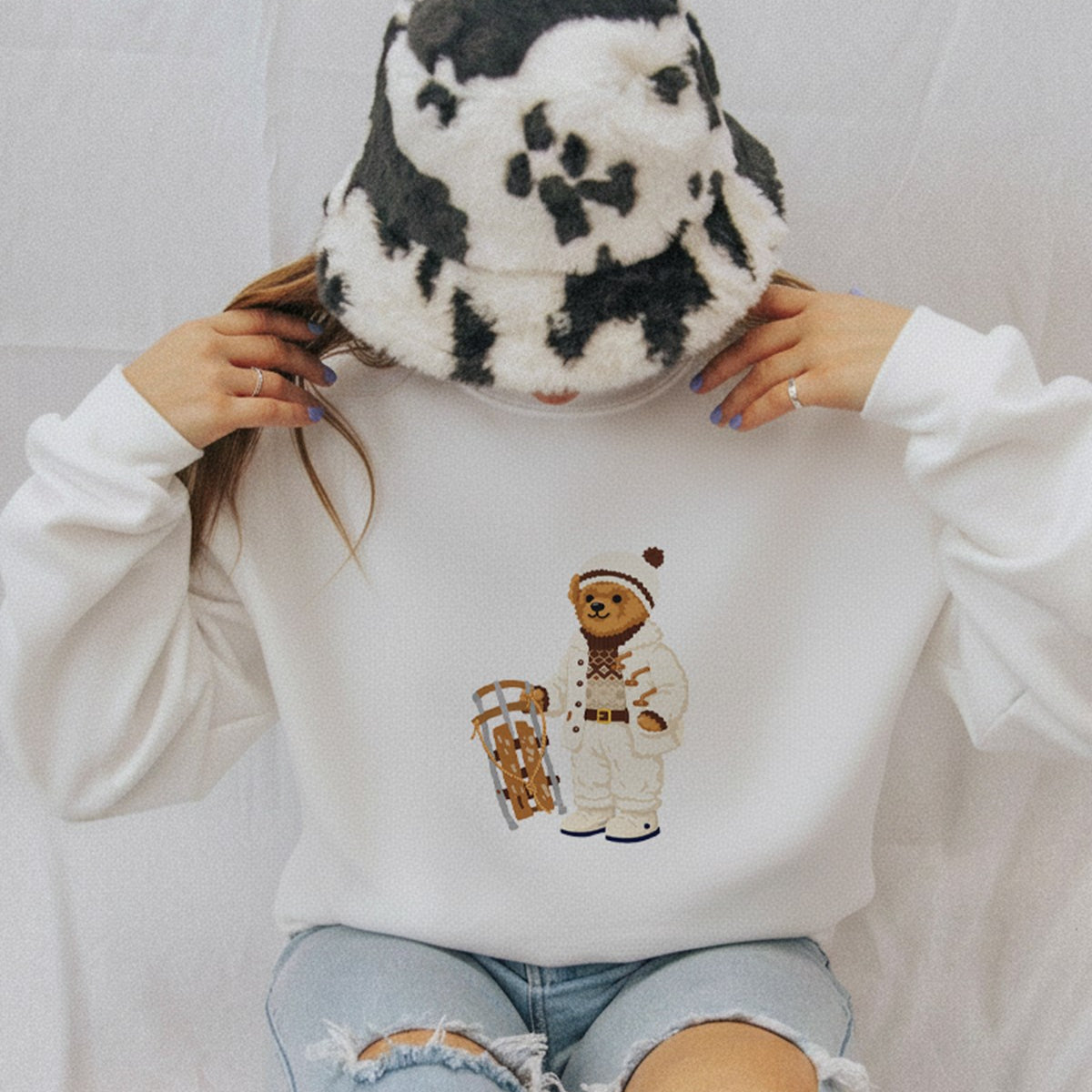 Kadın Oversize Sweatshirt Quiet Club 3D Baskılı Beyaz – Bisiklet Yaka, 3 İplik Şardonlu Polar