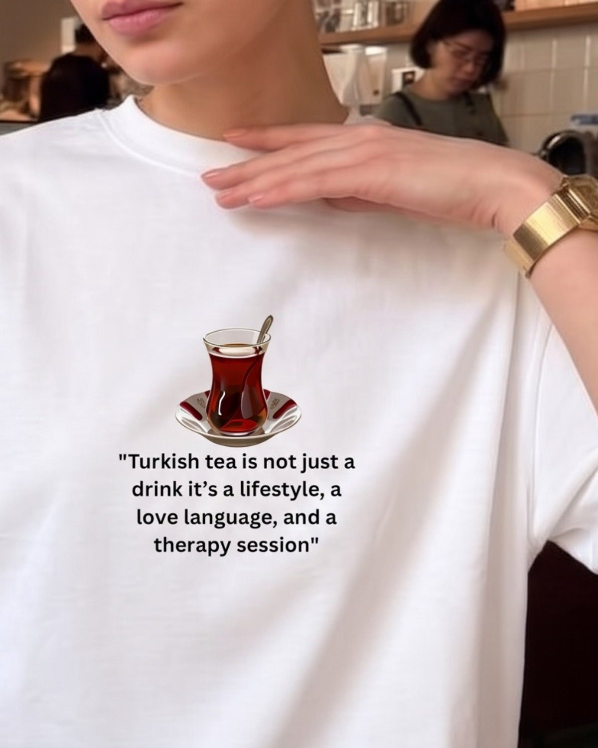 Kadın Oversize Tişört Çay Therapy Baskılı Beyaz – Bisiklet Yaka, Rahat Kalıp, %100 Pamuk
