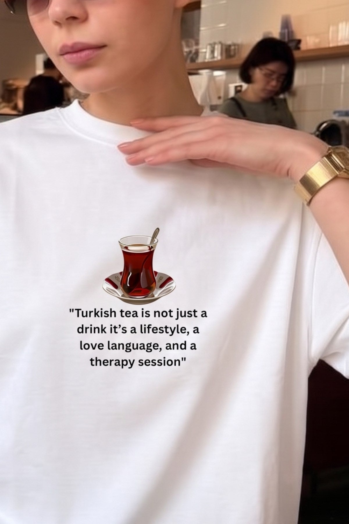 Kadın Oversize Tişört Çay Therapy Baskılı Beyaz – Bisiklet Yaka, Rahat Kalıp, %100 Pamuk