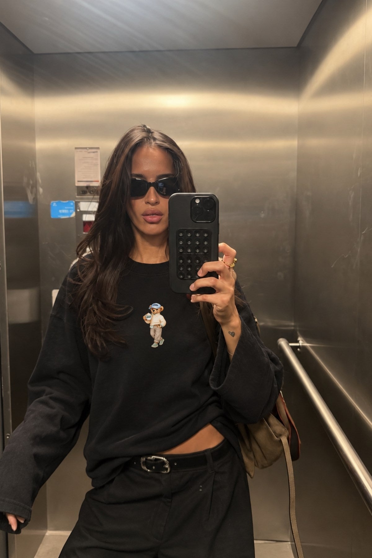 Kadın Relaxed Fit Sweatshirt Coffee Bear Baskılı Siyah – Bisiklet Yaka, 3 İplik Şardonsuz, Geniş Kol