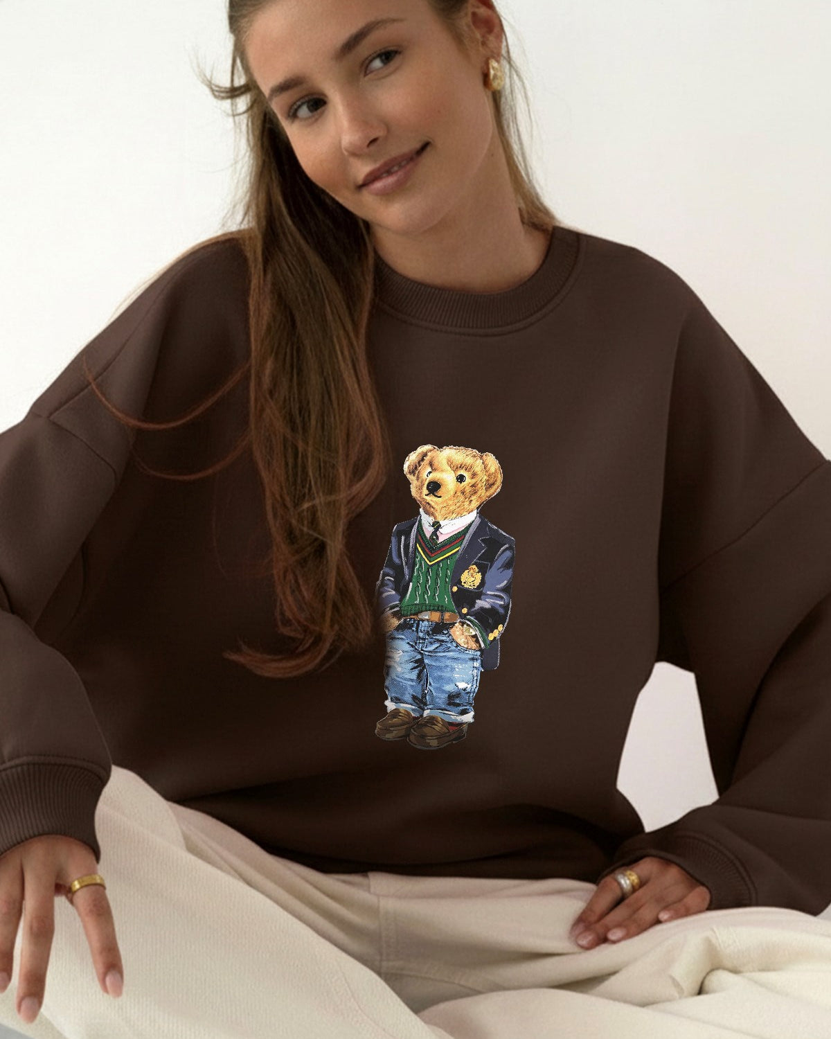 Kadın Oversize Sweatshirt Ivy Bear Baskılı Kahverengi – Bisiklet Yaka, 3 İplik Şardonlu