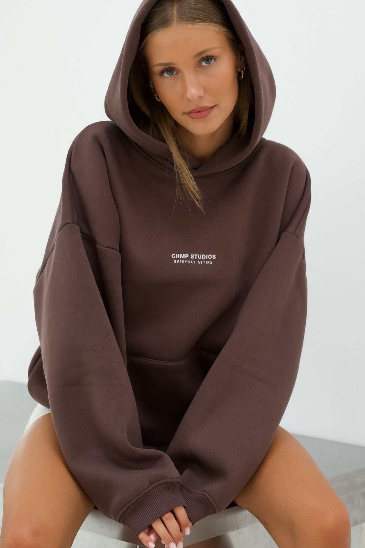Kadın Oversize Sweatshirt Hoodie CHMP SUDIOS Kahverengi – Kapüşonlu, 3 İplik , Kanguru Cepli