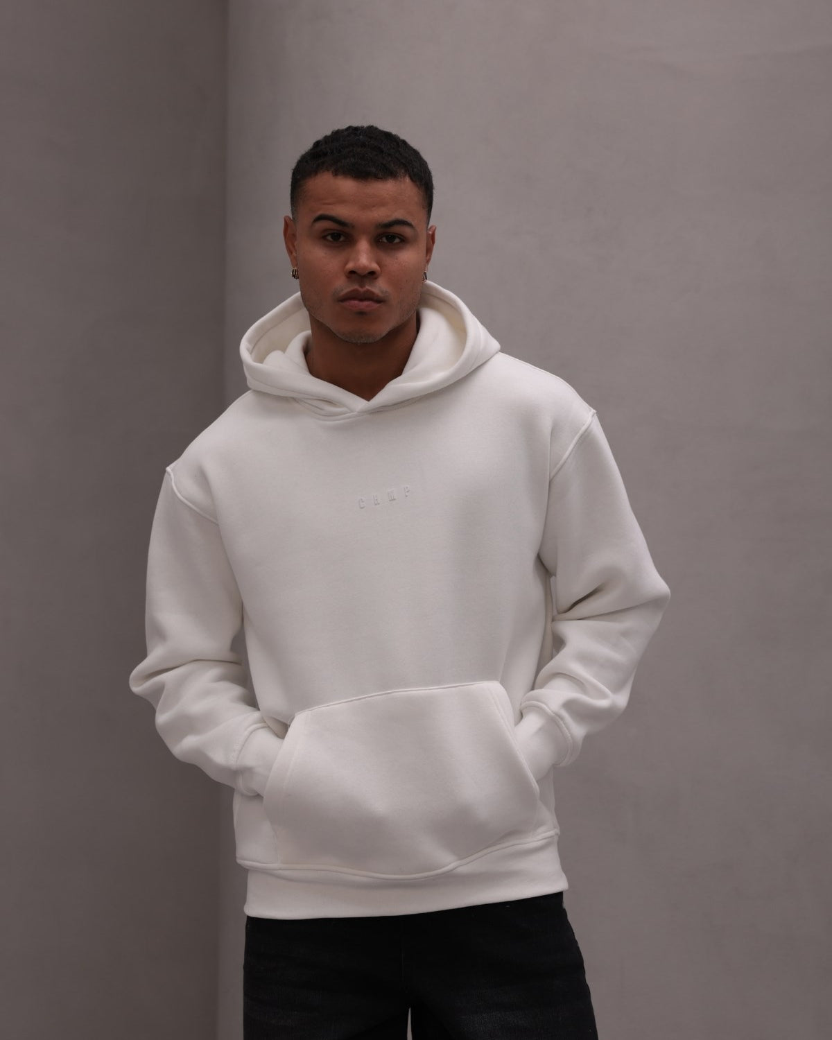 Erkek Oversize Sweatshirt Hoodie CHMP Yazlı Baskılı Beyaz – Kapüşonlu, 3 İplik Polar, Kanguru Cepli
