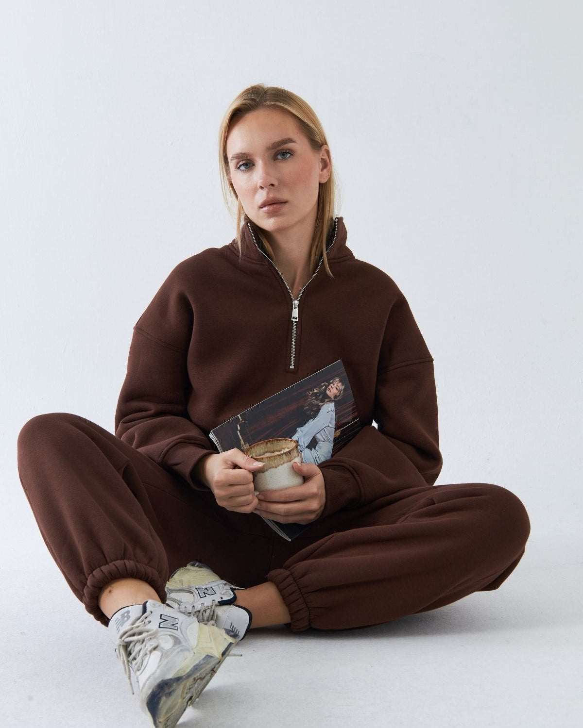 Unisex Oversize Eşofman Takımı Basic Kahverengi – Fermuarlı Dik Yaka, Lastikli Paça, 3 İplik Polar