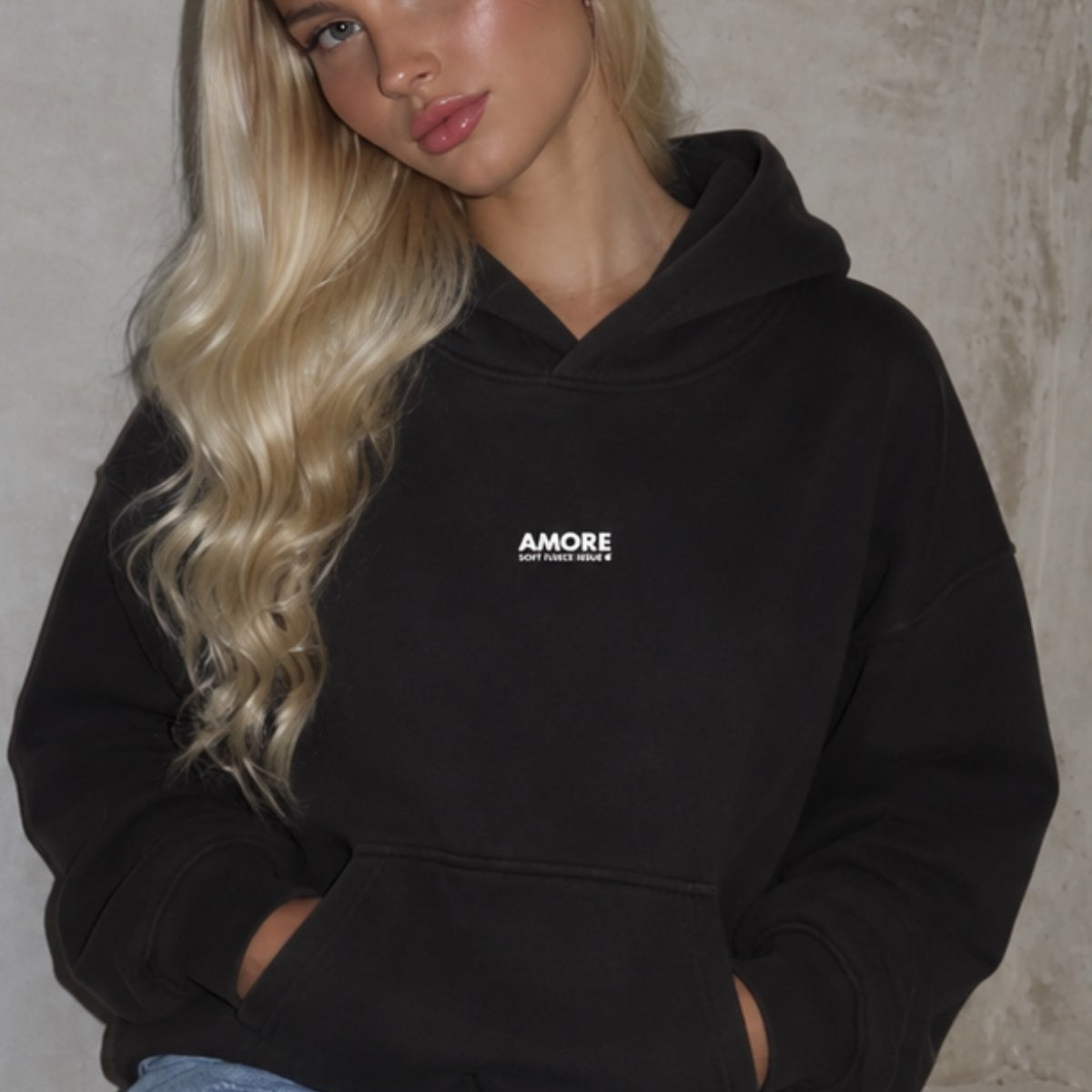 Kadın Oversize Hoodie Amore Baskılı Siyah – Kapüşonlu, Kanguru Cepli, 3 İplik Şardonlu Polar