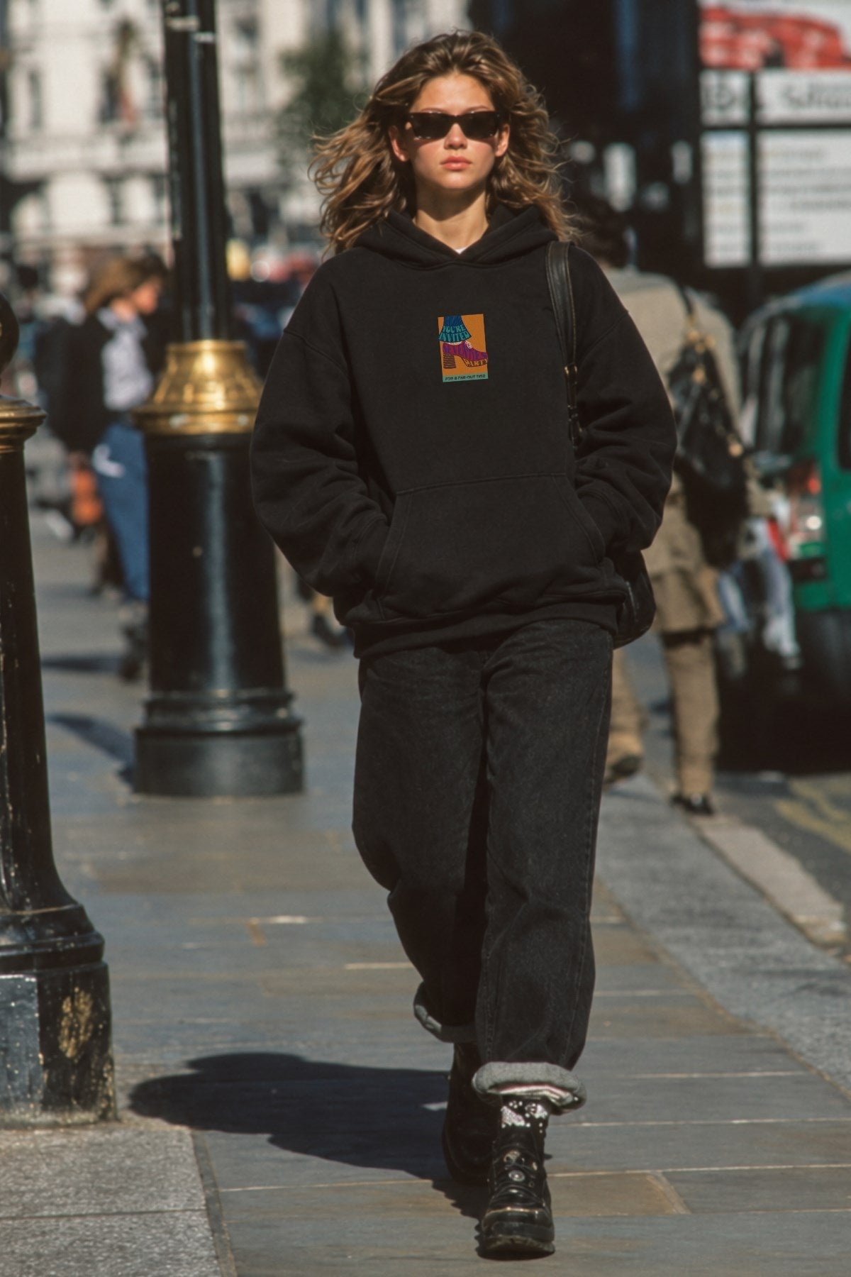 Kadın Oversize Hoodie Seventies Party Baskılı Siyah - Kapüşonlu, Kanguru Cepli, 3 İplik Polar