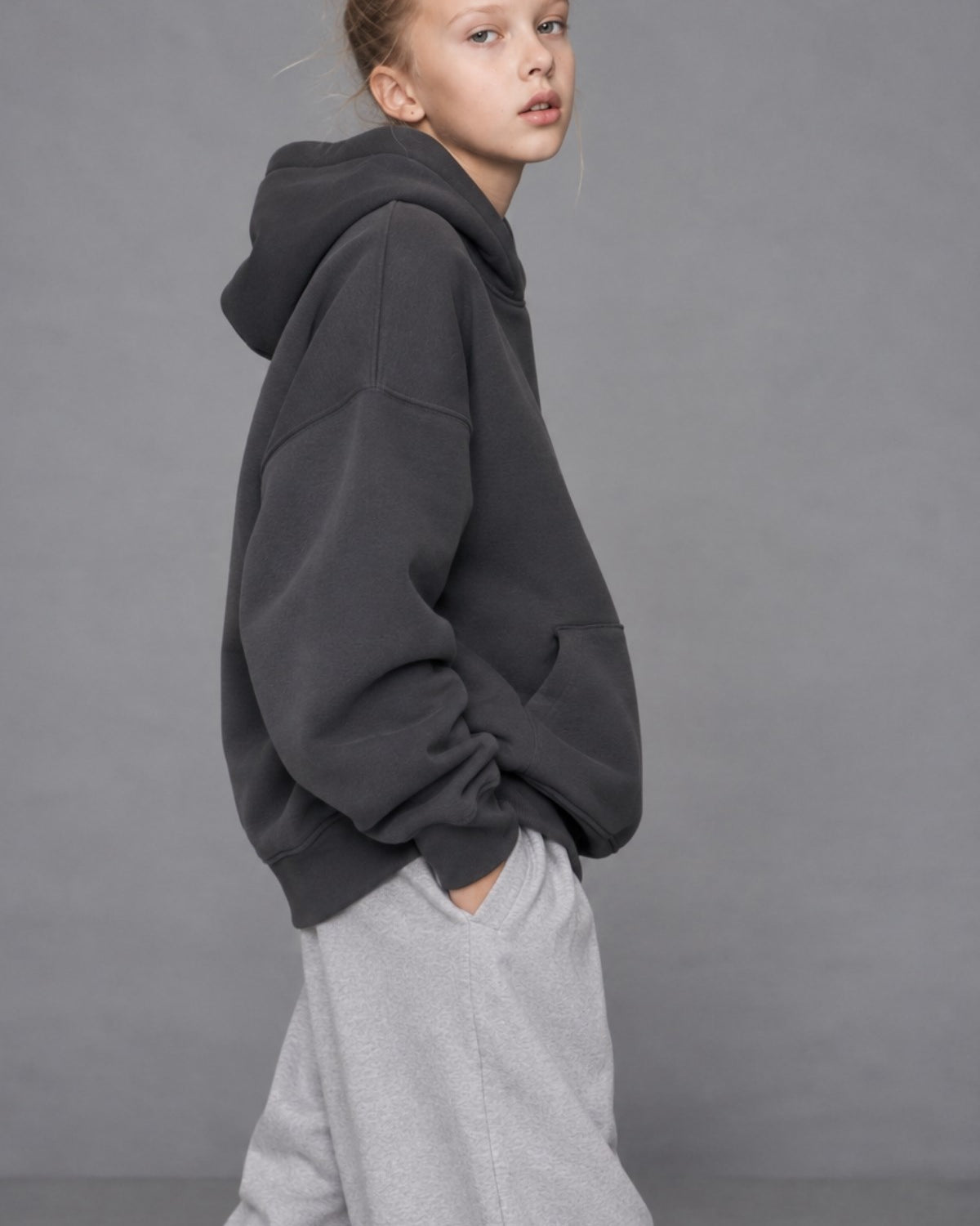 Kız Çocuk Oversize Basic Hoodie Sweatshirt Füme – Kapüşonlu, Kanguru Cepli, 3 İplik Polar