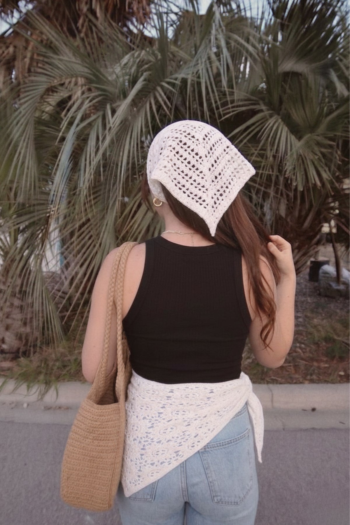 Kadın Luna Crochet Üçgen Bandana Beyaz – Bağlamalı, Ajurlu Dokulu Yazlık Aksesuar
