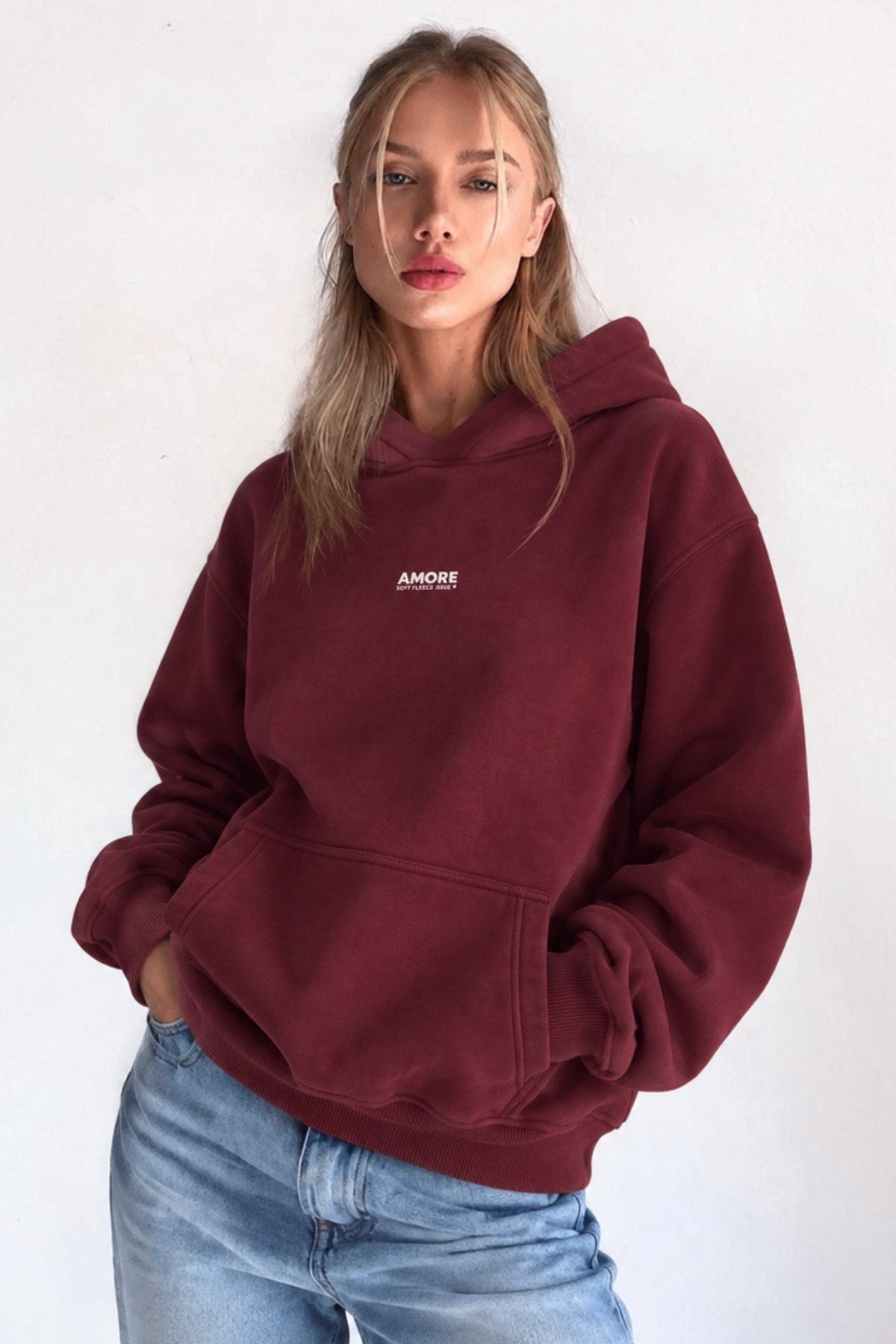 Kadın Oversize Hoodie Amore Baskılı Bordo – Kapüşonlu, Kanguru Cepli, 3 İplik Şardonlu Polar