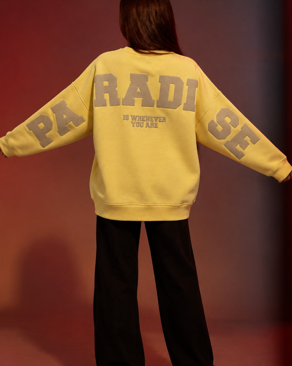 Kadın Oversize Sweatshirt Paradise Varsity Kabartma Baskılı Sarı – Bisiklet Yaka, 3 İplik Şardonlu Polar