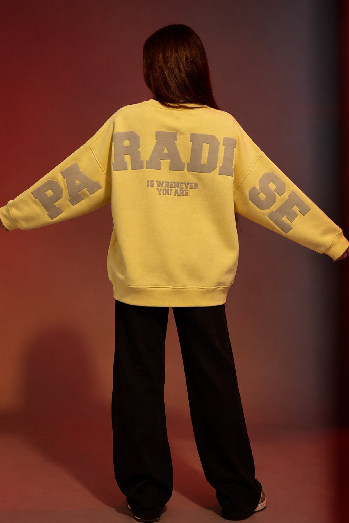 Kadın Oversize Sweatshirt Paradise Varsity Kabartma Baskılı Sarı – Bisiklet Yaka, 3 İplik Şardonlu Polar