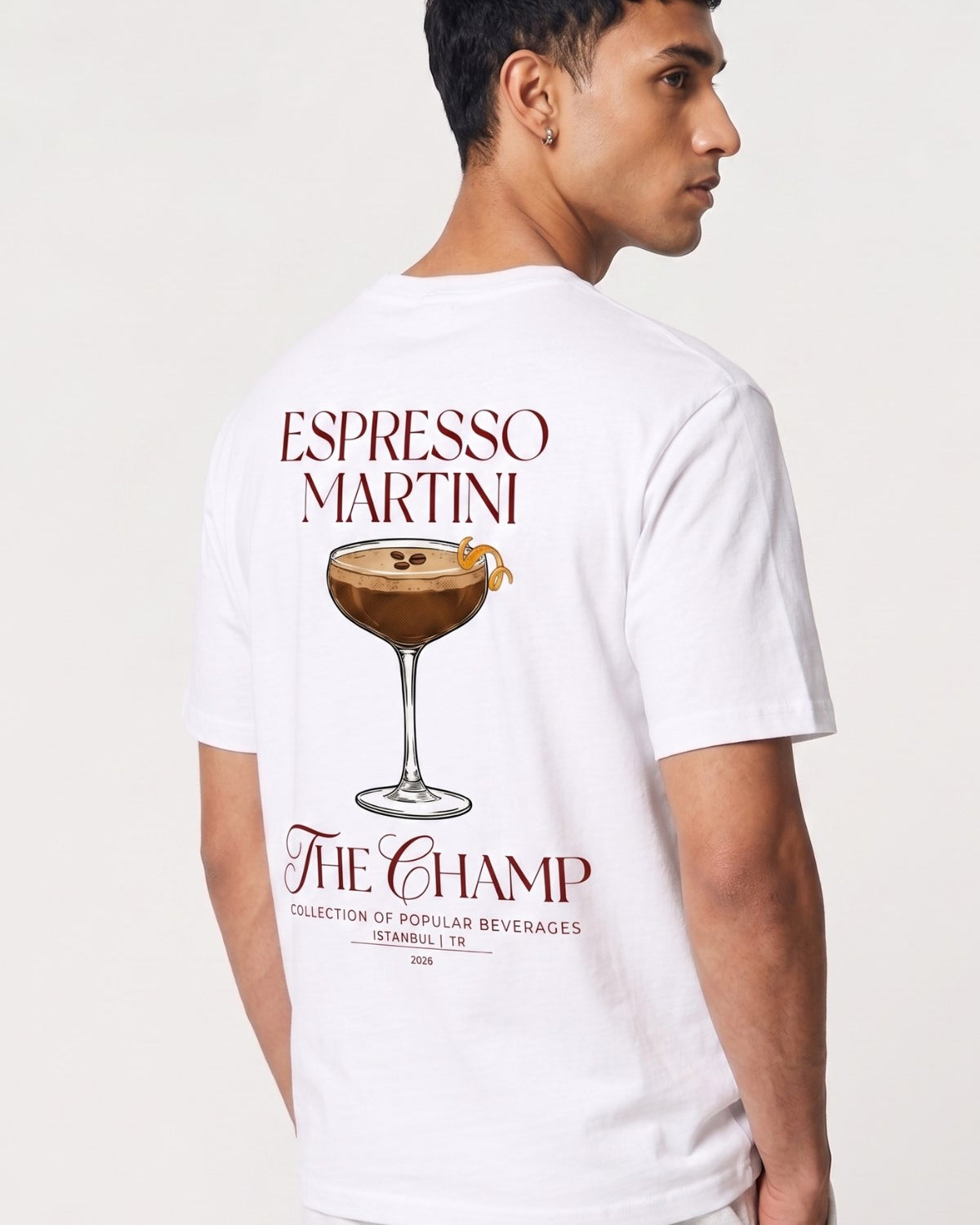 Unisex Oversize Tişört Espresso Martini Baskılı Beyaz – Bisiklet Yaka, Rahat Kalıp, %100 Pamuk